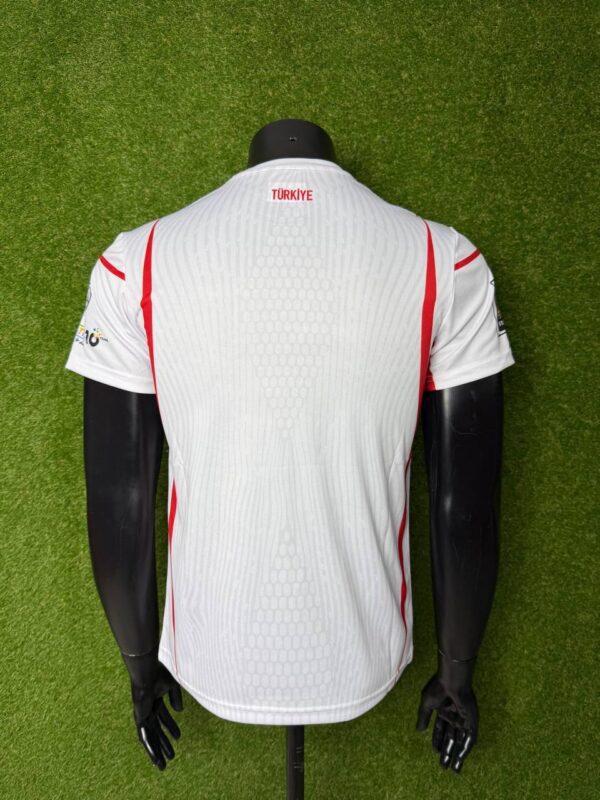 TR ÖZEL BEYAZ FORMA