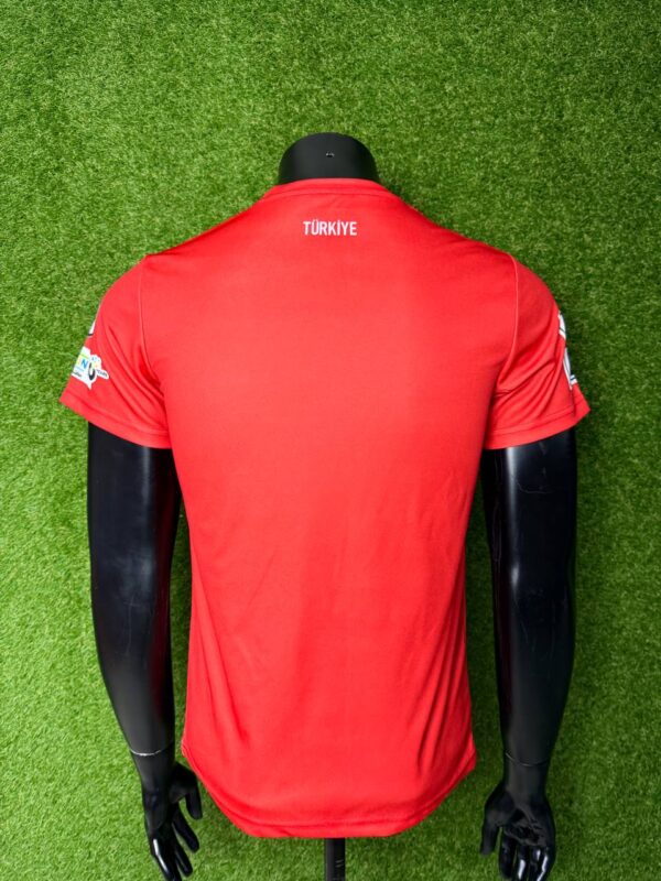 TR ÖZEL KIRMIZI FORMA