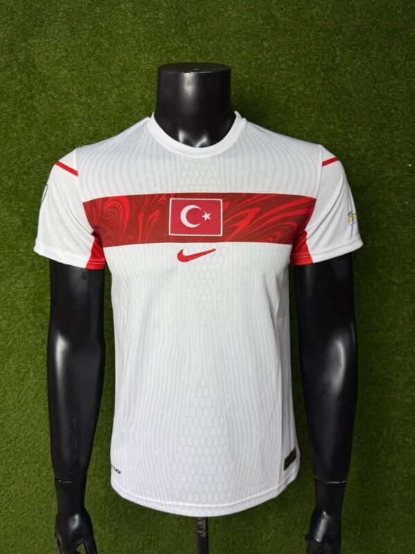 TR ÖZEL BEYAZ FORMA